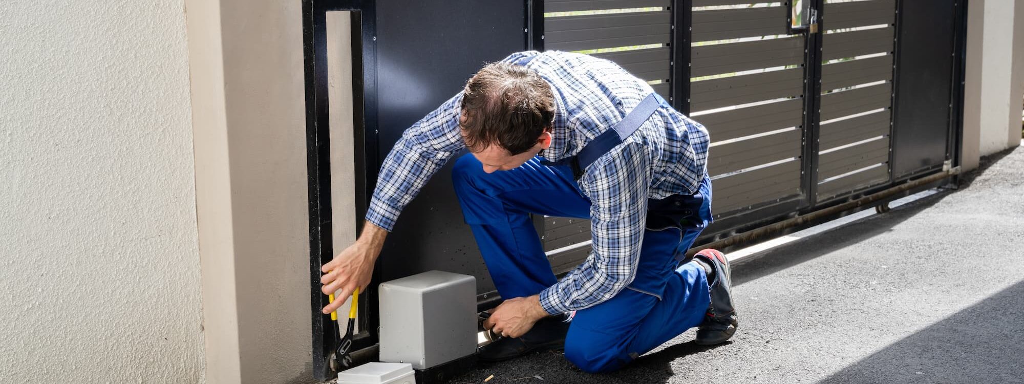 Comment bien pr&eacute;parer l&rsquo;installation de son portail en 3 &eacute;tapes essentielles ? Mulhouse