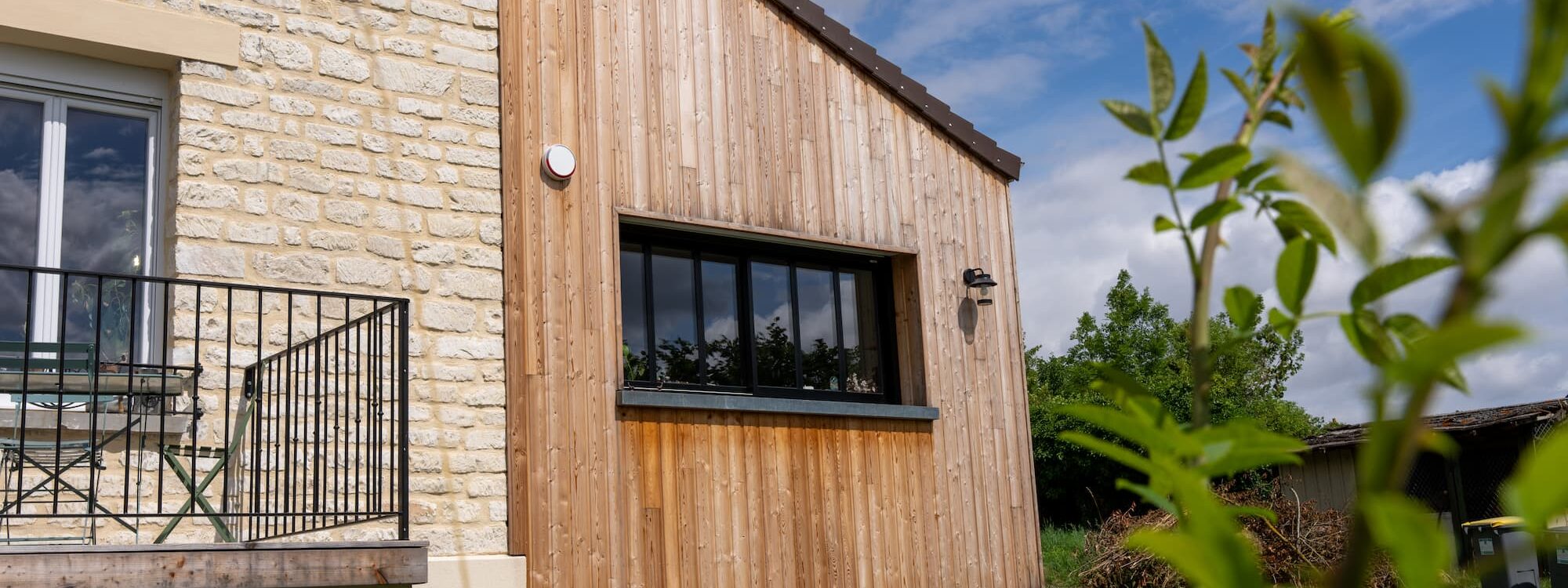BARDAGE_COMPOSITE_EXTENSION 2000X750 | Procloture Peut-on utiliser le bardage composite pour habiller une extension ou un garage ? Thann